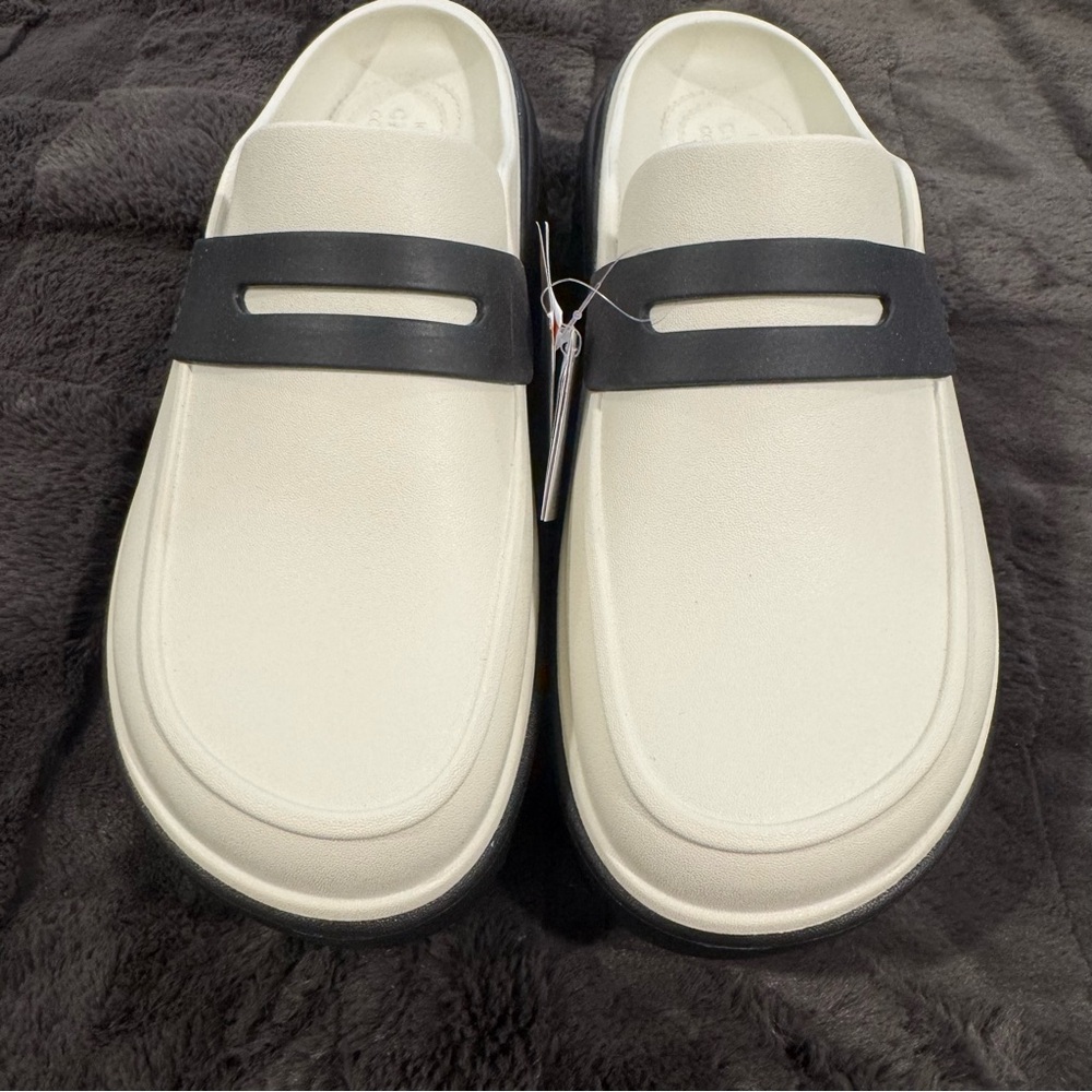 CROCS Cream and Black Stomp Loafer